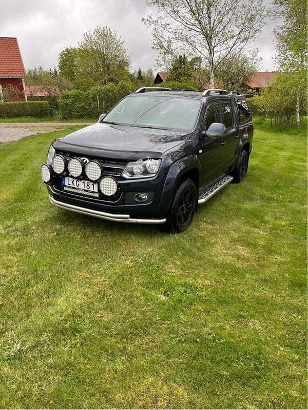 Blå Begagnad 2014 VW Amarok Highline Pickup | 154 000 kr (Marknadspris) - Bild 1/4