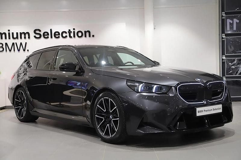 Begagnad BMW M5 Comfort Edition 585 HK (430 kW) 2025 Grå Kombi