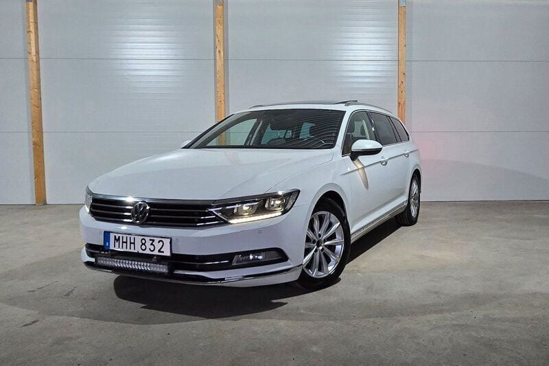Vit Begagnad 2016 VW Passat GT Kombi | 158 901 kr (Marknadspris) - Bild 1/3