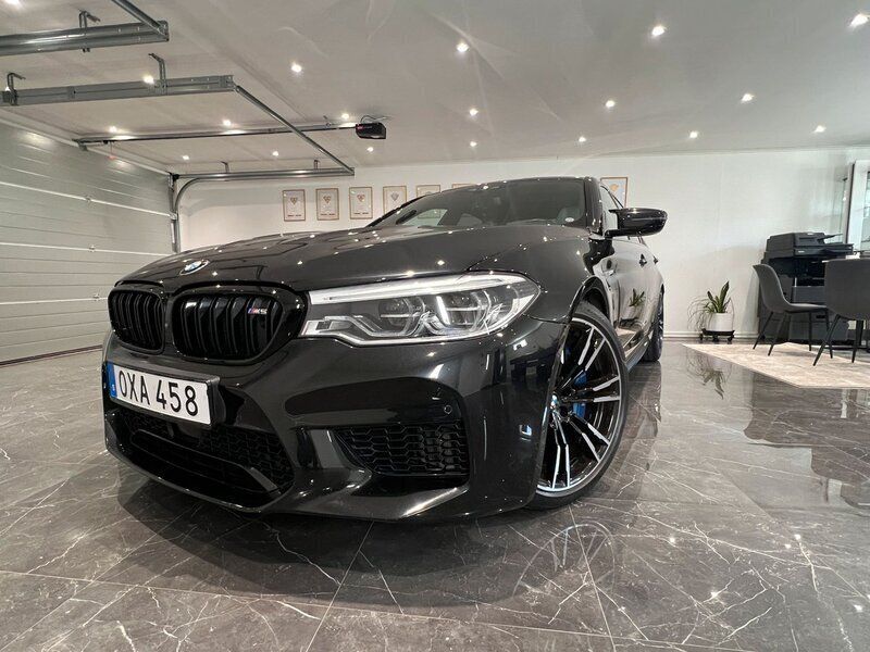 Svart Begagnad 2018 BMW M5 Sedan | 759 000 kr (Marknadspris) - Bild 1/4