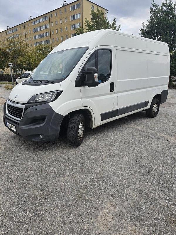 Vit Begagnad 2017 Peugeot Boxer Van | 169 500 kr (Marknadspris) - Bild 1/4