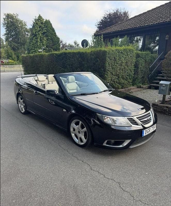 Svart Begagnad 2008 Saab 9-3 Cabriolet Vector Cab | 99 000 kr (Marknadspris) - Bild 1/4