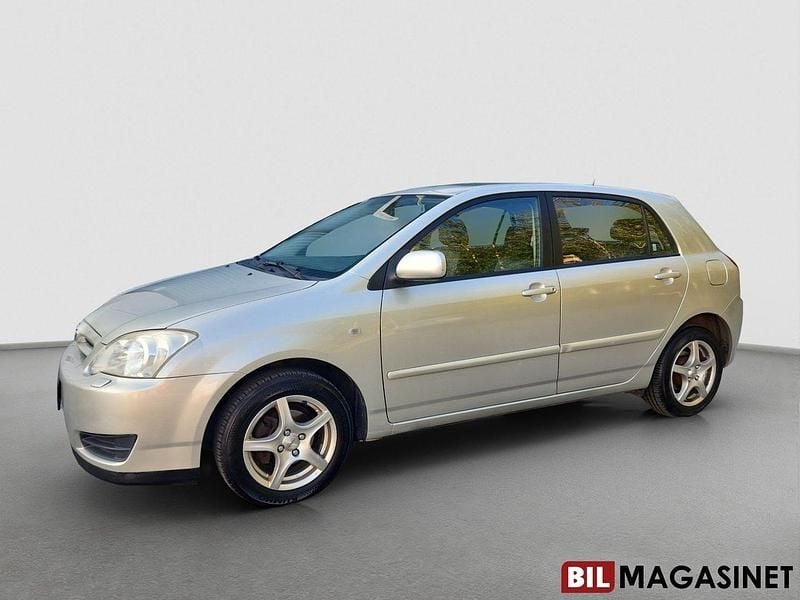 Silver Begagnad 2006 Toyota Corolla Halvkombi | 69 900 kr (Lite dyr) - Bild 1/4