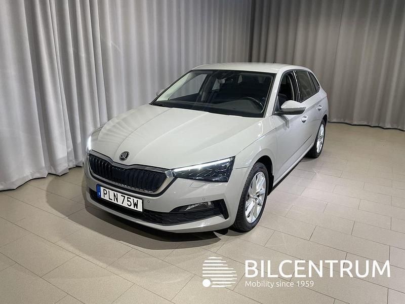 Grå Begagnad 2023 Skoda Scala Style Halvkombi | 204 900 kr (Marknadspris) - Bild 1/4