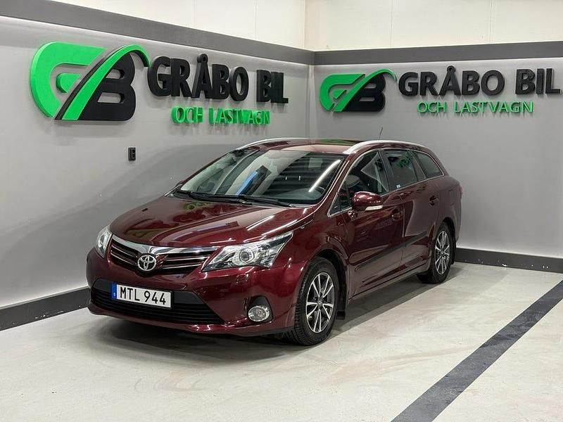 Röd Begagnad 2012 Toyota Avensis Business Edition Kombi | 99 900 kr (Lite dyr) - Bild 1/4