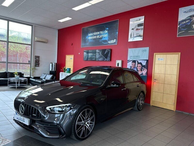 Grå Begagnad 2023 Mercedes C43 AMG AMG Kombi | 749 500 kr (Dyr) - Bild 1/4