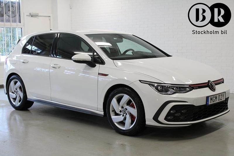 Vit Begagnad 2022 VW Golf VIII GTI | 329 900 kr (Marknadspris) - Bild 1/4