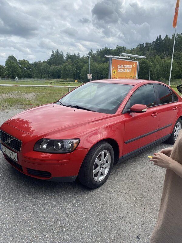 Röd Begagnad 2006 Volvo S40 Sedan | 35 000 kr (Lite dyr) - Bild 1/2