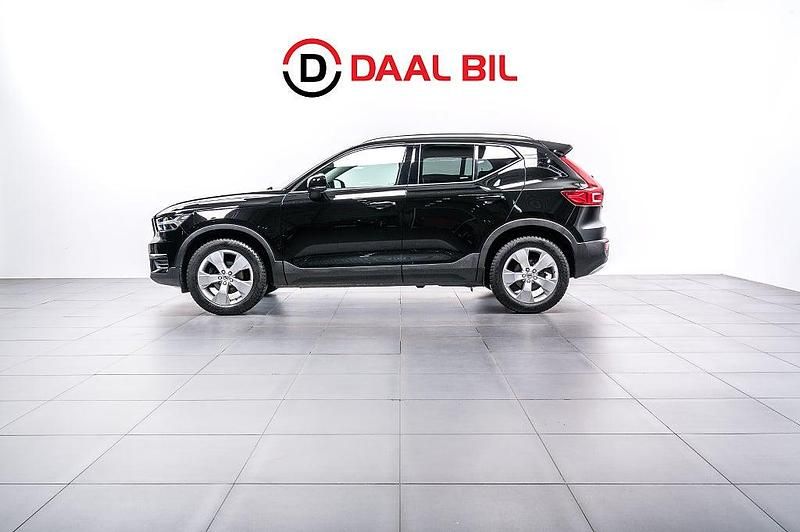 Svart Begagnad 2021 Volvo XC40 Momentum SUV | 269 700 kr (Bra pris) - Bild 1/4