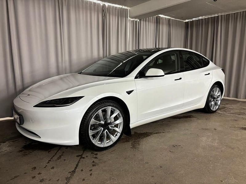 Begagnad Tesla Model 3 Long Range AWD 294 kW (400 HK) 2024 Vit Sedan