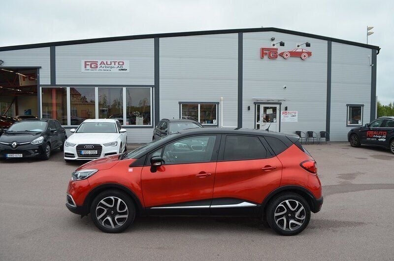 Flerfärgad (röd) Begagnad 2014 Renault Captur SUV | 89 900 kr (Marknadspris) - Bild 1/4