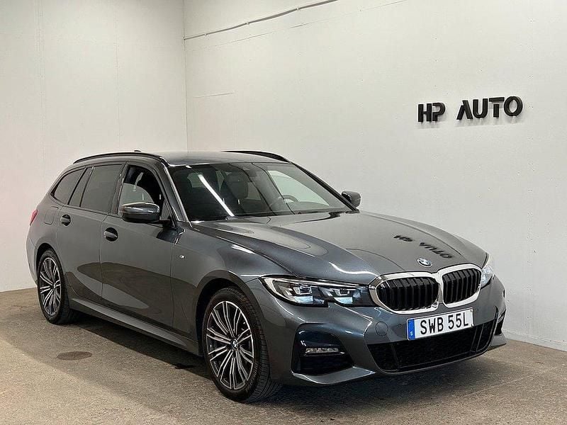 Grå Begagnad 2020 BMW 330e M Sport Kombi | 319 900 kr (Marknadspris) - Bild 1/4