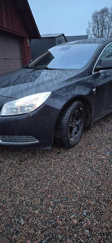 Begagnad 2009 Opel Insignia Halvkombi | 29 000 kr (Marknadspris) - Bild 1/4
