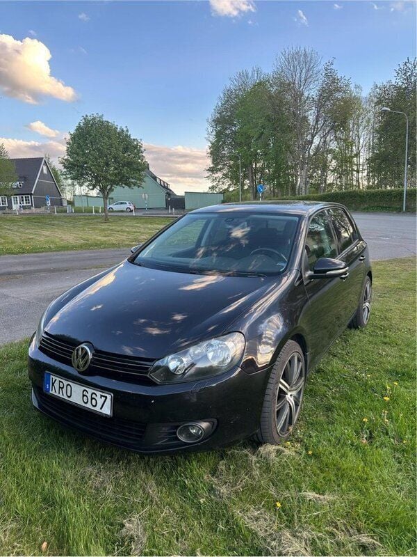 Svart Begagnad 2010 VW Golf VI Halvkombi | 45 000 kr (Bra pris) - Bild 1/4