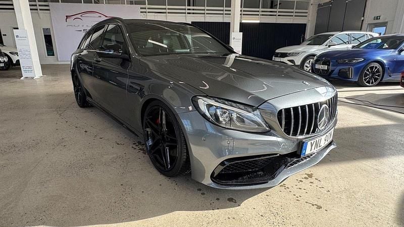 Grå Begagnad 2017 Mercedes C63 AMG AMG Kombi | 419 900 kr (Bra pris) - Bild 1/4
