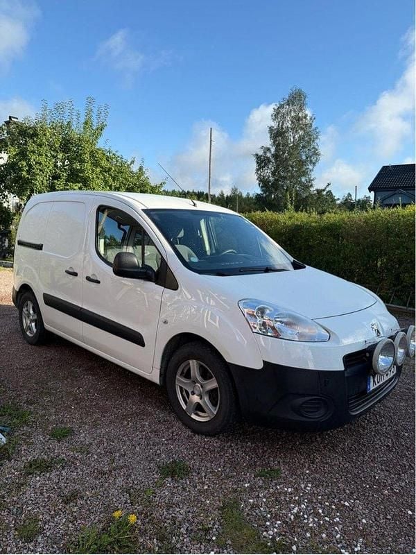 Vit Begagnad 2014 Peugeot Partner Minibuss | 65 000 kr (Marknadspris) - Bild 1/4