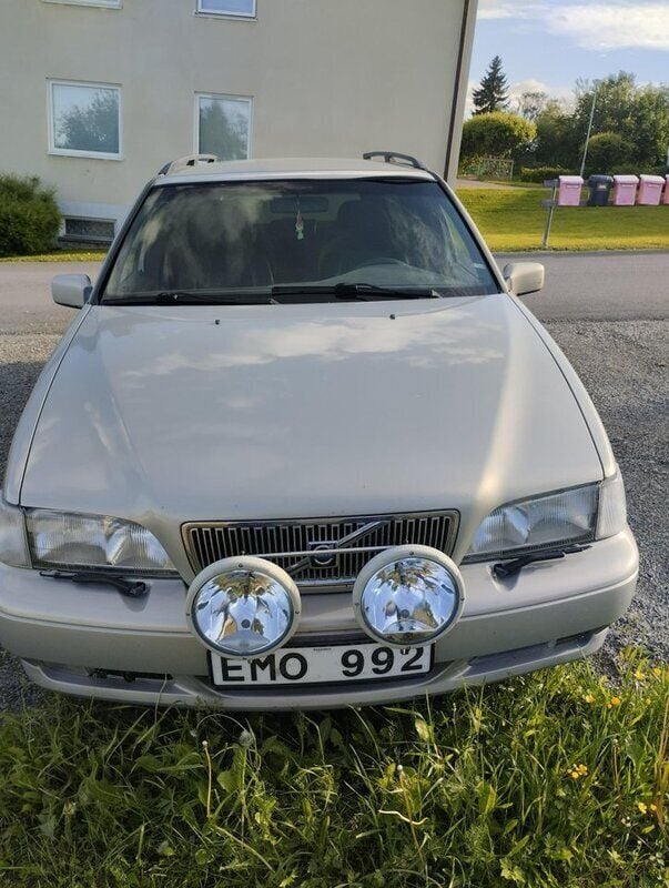 Silver Begagnad 2000 Volvo V70 Kombi | 3 000 kr (Superpris) - Bild 1/1