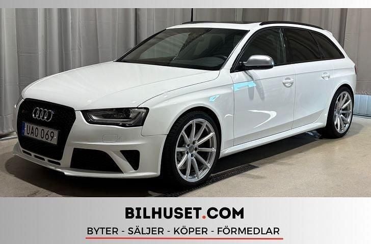 Vit Begagnad 2015 Audi RS4 Design Kombi | 299 000 kr (Marknadspris) - Bild 1/4