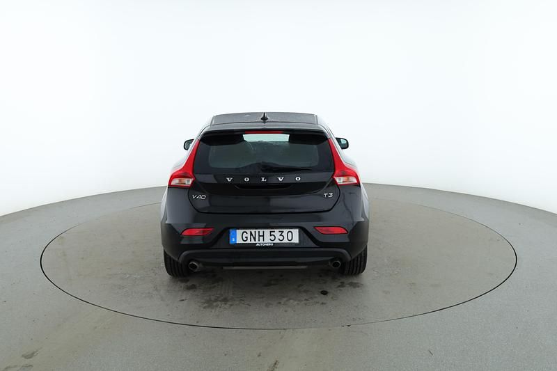 Begagnad Volvo V40 Kinetic 154 HK (113 kW) 2017 Svart Halvkombi