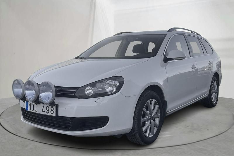 Vit Begagnad 2012 VW Golf VII Sedan | 100 000 kr (Marknadspris) - Bild 1/4