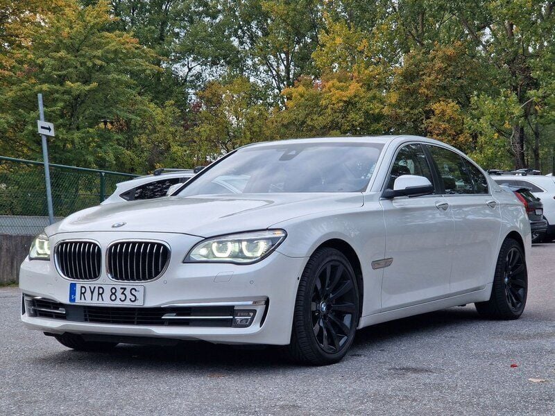 Vit Begagnad 2015 BMW ActiveHybrid 7 Sedan | 329 900 kr - Bild 1/4