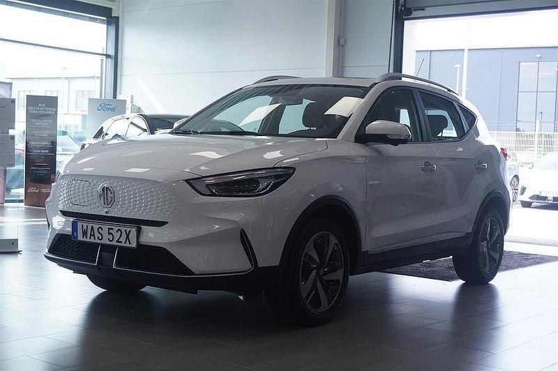 Vit Begagnad 2023 MG ZS Luxury Sedan | 229 800 kr (Superpris) - Bild 1/4