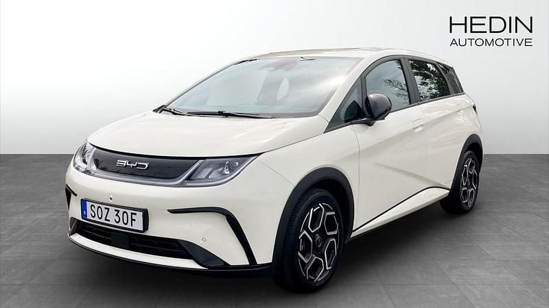 Gul (beige) Begagnad 2023 BYD Dolphin Comfort Halvkombi | 269 900 kr - Bild 1/4
