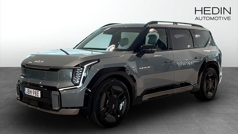 Grön (green) Begagnad 2025 Kia EV9 GT-Line SUV | 799 900 kr (Marknadspris) - Bild 1/4