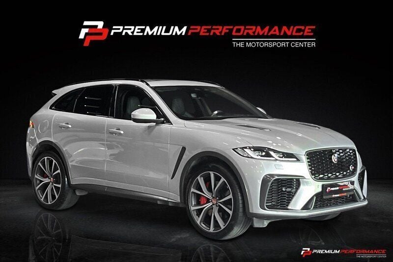 Grå (flux silver) Begagnad 2021 Jaguar F-Pace SVR SUV | 799 900 kr - Bild 1/4