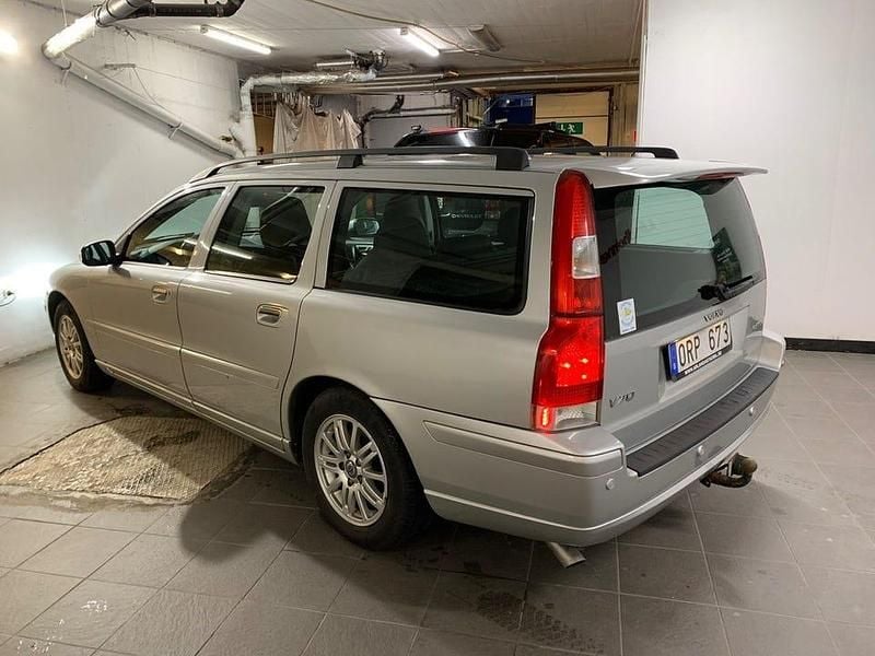 Begagnad Volvo V70 Momentum 170 HK (125 kW) 2008 Grå Kombi