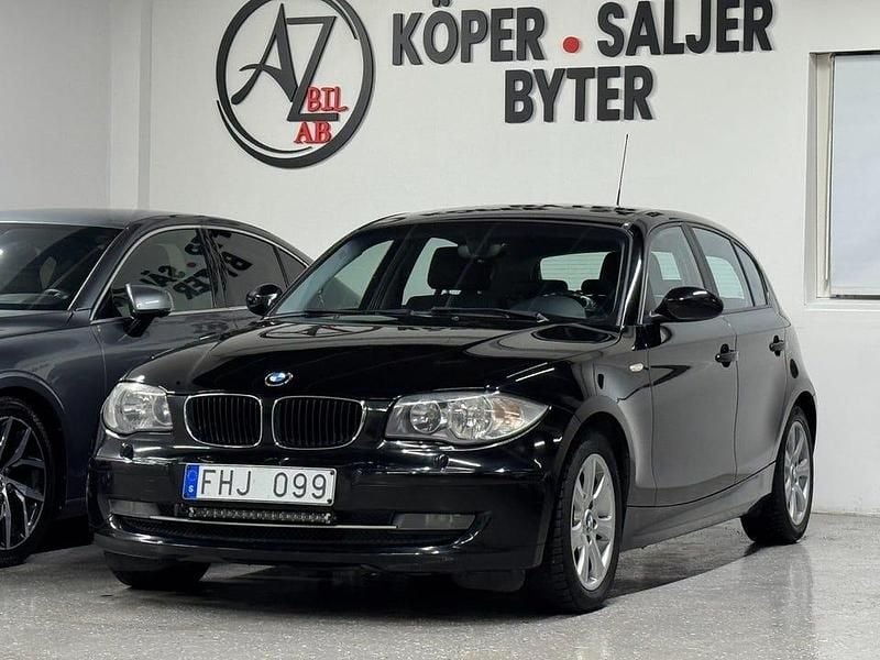Svart Begagnad 2009 BMW 118 Advantage Halvkombi | 54 900 kr (Marknadspris) - Bild 1/4