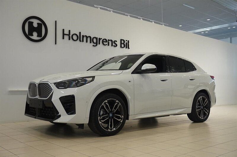 Vit Ny 2024 BMW iX2 Efficient Dynamics SUV | 637 000 kr - Bild 1/4