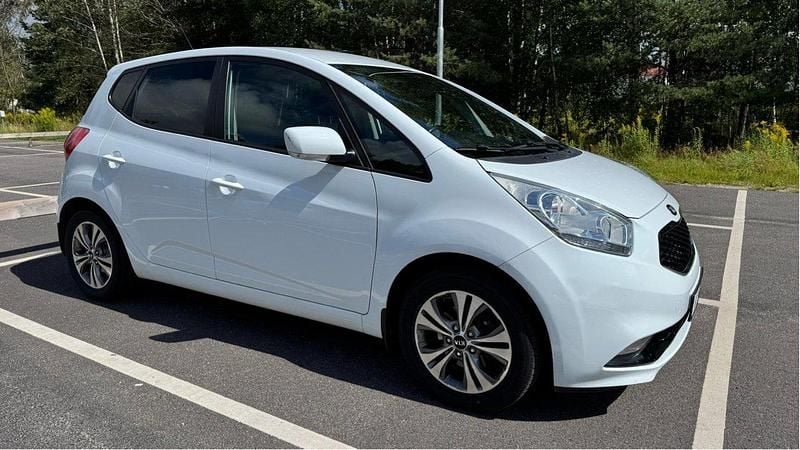Vit Begagnad 2016 Kia Venga Comfort Halvkombi | 88 000 kr (Superpris) - Bild 1/4