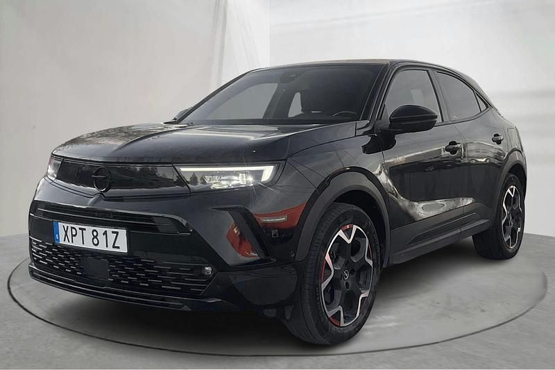 Svart Begagnad 2022 Opel Mokka-e Ultimate SUV | 182 000 kr (Bra pris) - Bild 1/4