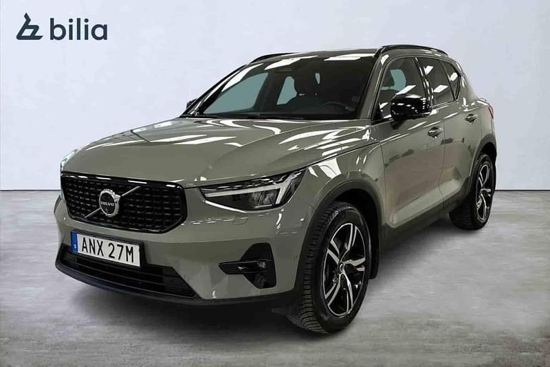 Grön Begagnad 2023 Volvo XC40 Plus SUV | 374 900 kr (Marknadspris) - Bild 1/1