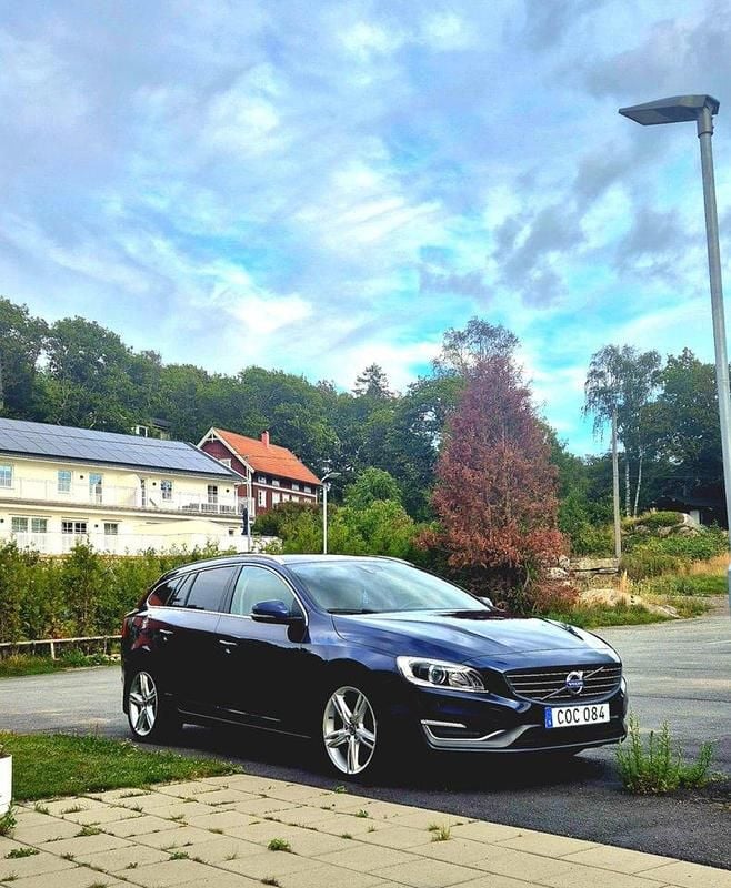 Blå Begagnad 2015 Volvo V60 Summum Kombi | 90 000 kr (Bra pris) - Bild 1/4