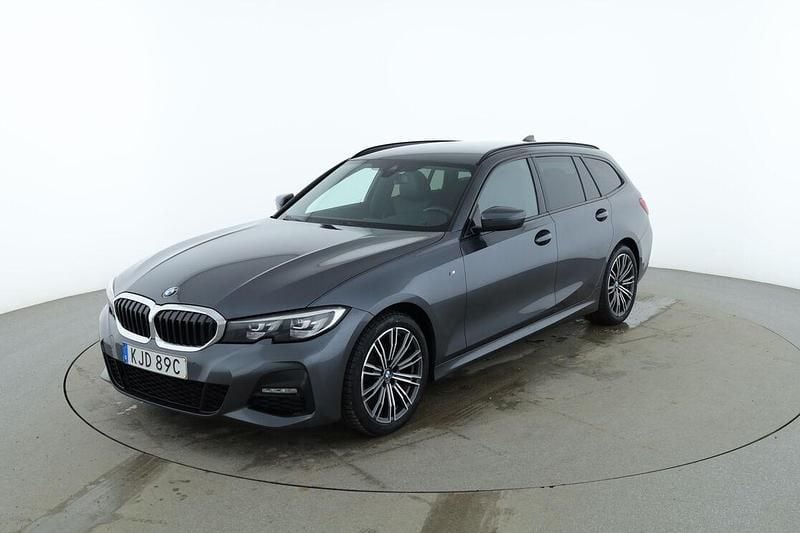Grå Begagnad 2020 BMW 320 M Sport Kombi | 304 000 kr (Marknadspris) - Bild 1/3