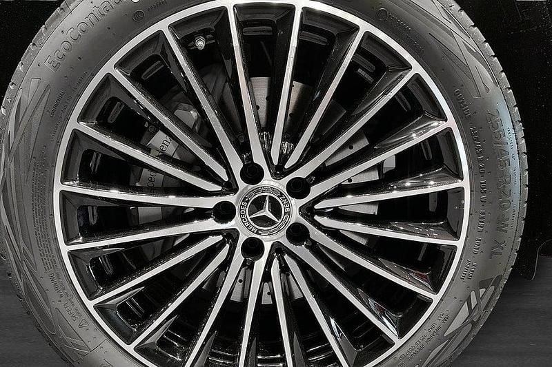 Ny Mercedes GLC300e Advanced 230 HK (169 kW) 2026 Obsidiansvart metallic SUV