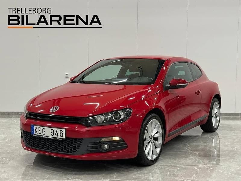 Röd Begagnad 2010 VW Scirocco Sportkupé | 104 900 kr (Marknadspris) - Bild 1/4