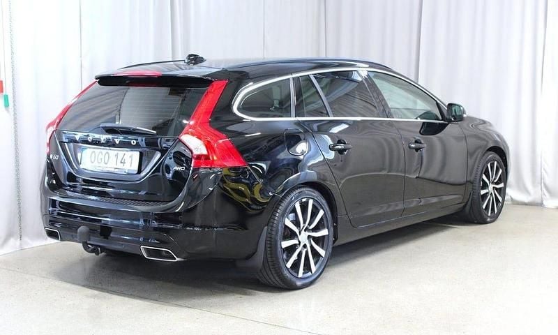 Begagnad Volvo V60 190 HK (139 kW) 2016 Svart Kombi