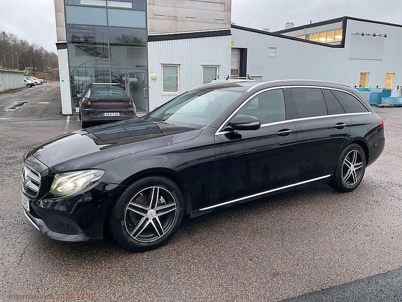 Begagnad Mercedes E220 Avantgarde 195 HK (143 kW) 2018 Svart Kombi