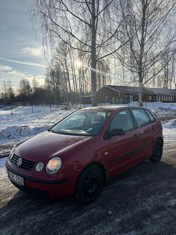 Begagnad VW Polo 75 HK (55 kW) 2004 Halvkombi