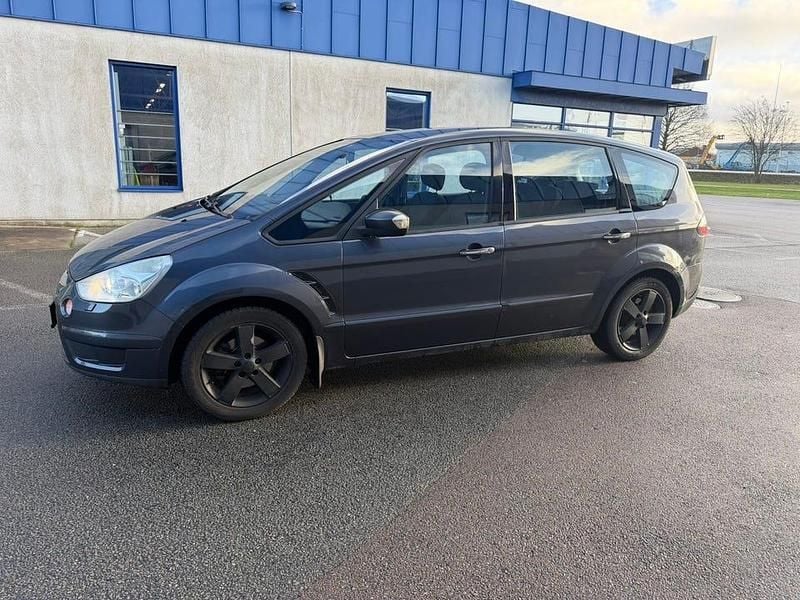 Begagnad 2010 Ford S-MAX S Minibuss | 33 900 kr (Marknadspris) - Bild 1/4