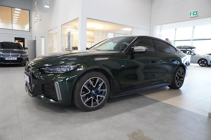 Grön Begagnad 2023 BMW i4 Shadowline Sedan | 529 800 kr (Lite dyr) - Bild 1/4