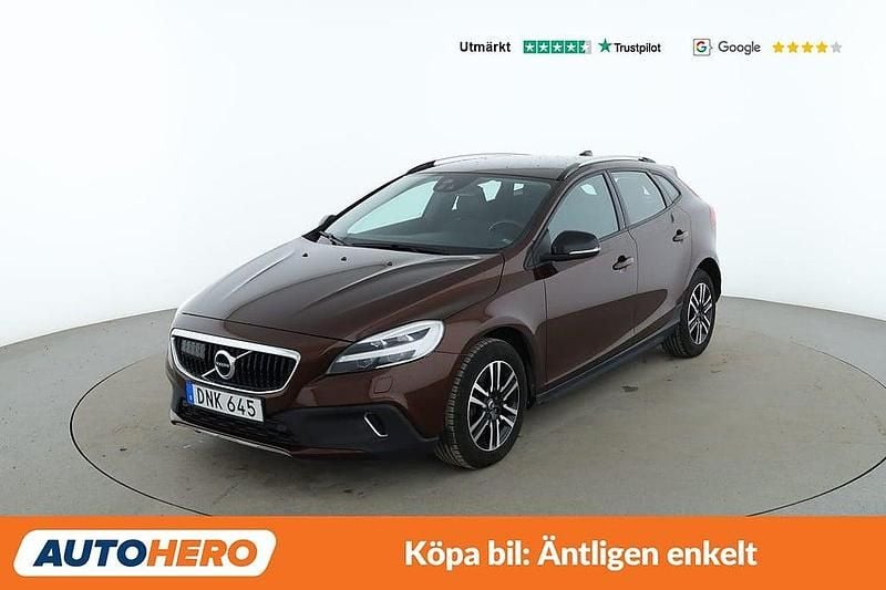 Brun Begagnad 2018 Volvo V40 Momentum Halvkombi | 224 000 kr (Marknadspris) - Bild 1/4