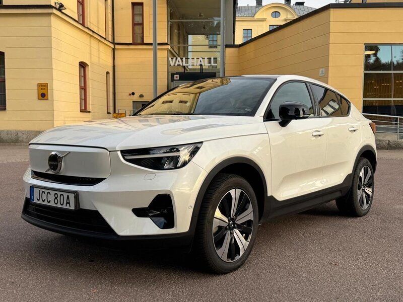 Vit Begagnad 2023 Volvo C40 Ultimate SUV | 349 000 kr - Bild 1/4