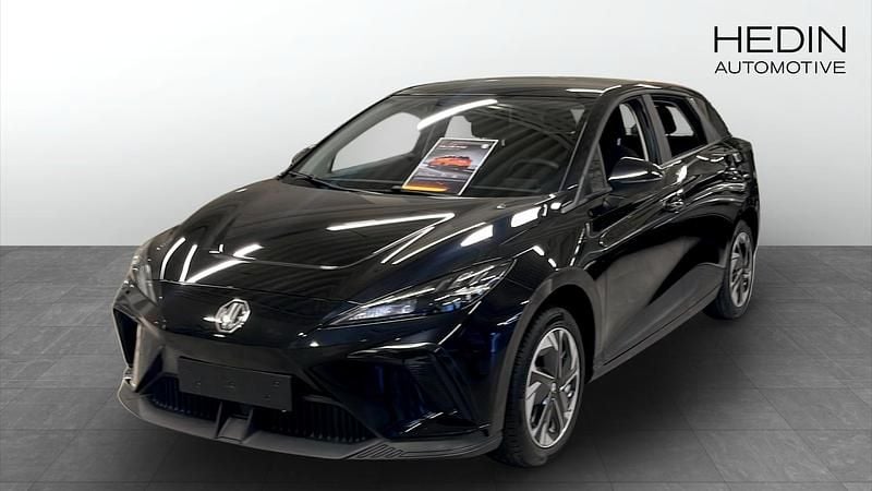 Begagnad MG MG4 EV 125 kW (170 HK) 2024 Svart Halvkombi