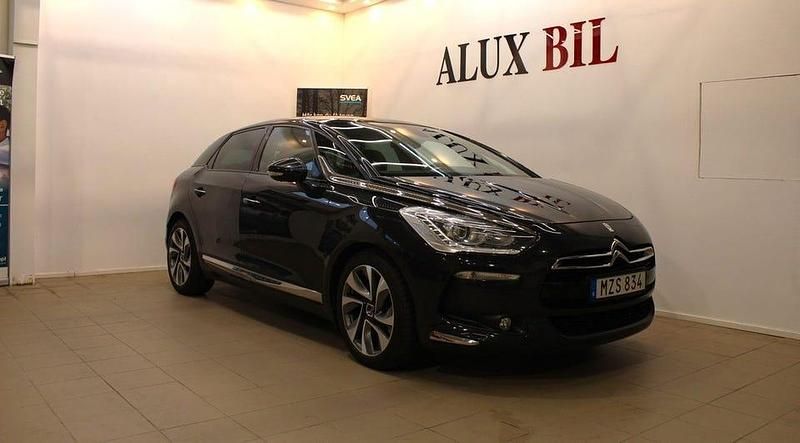 Grå Begagnad 2012 Citroën DS5 Halvkombi | 74 900 kr (Marknadspris) - Bild 1/4