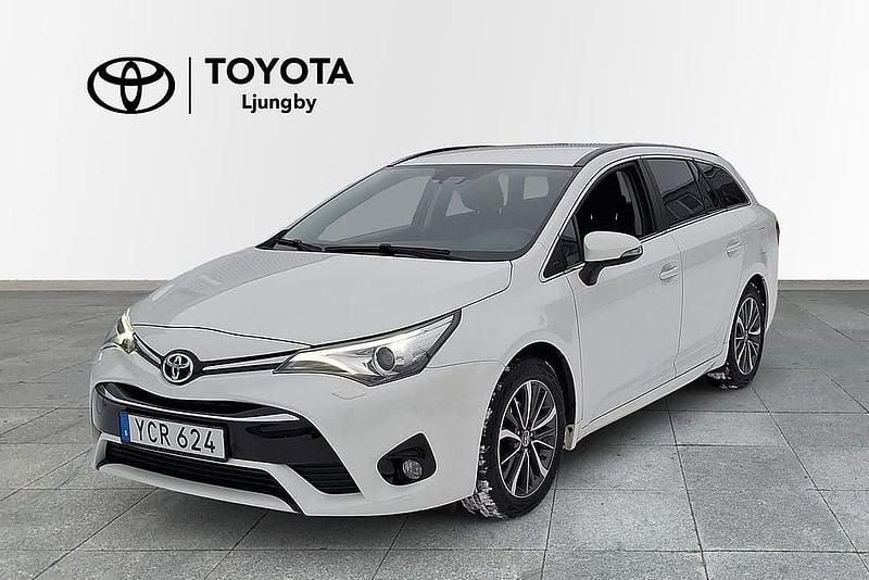 Begagnad Toyota Avensis Active 148 HK (108 kW) 2015 Vit Kombi