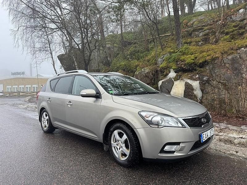 Begagnad Kia Ceed Sportswagon 116 HK (85 kW) 2010 Silver Kombi